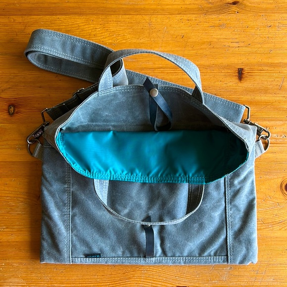 MOOP canvas bag - THE PAPERBACK IN SHARK - Picture 4 of 5